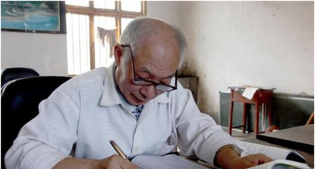 家有二宝育儿|退休教师开设补习班，究竟算不算违规？教育局：不算