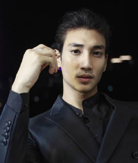 王力宏|2021全球百大最帅面孔第一，撞脸王力宏被赞最帅和尚，目前已被捕