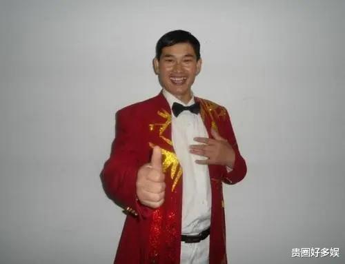 朱之文|“大衣哥”朱之文夫妇直播吃面条，高达十万人观看，完全不受儿媳困扰