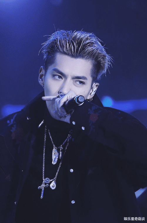 都美竹|都美竹风波后吴亦凡首现身， 躬身驼背，无精打采和镜头打招呼