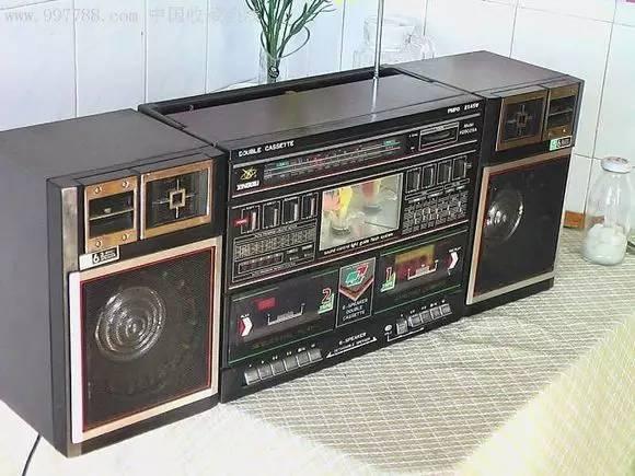 周杰伦|初中时代没认真听过周杰伦,高中没时间听歌,大学成为周杰伦铁粉