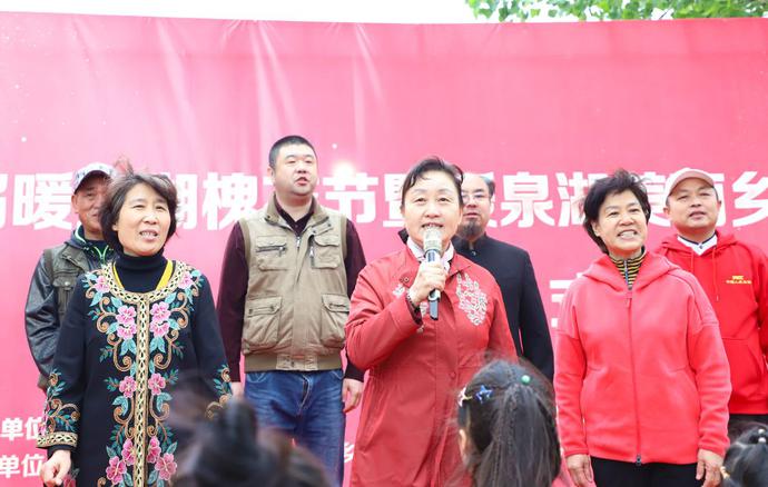 哲观世界 最是一年春好处，槐花香飘暖泉湖