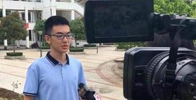 学霸|学霸高考查分发现是0分，家长难以接受，老师却笑着说“恭喜”