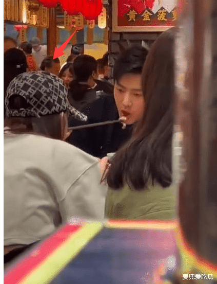 肖战|肖战恋情曝光?疑似与经纪人隐婚生子,官方发文回应