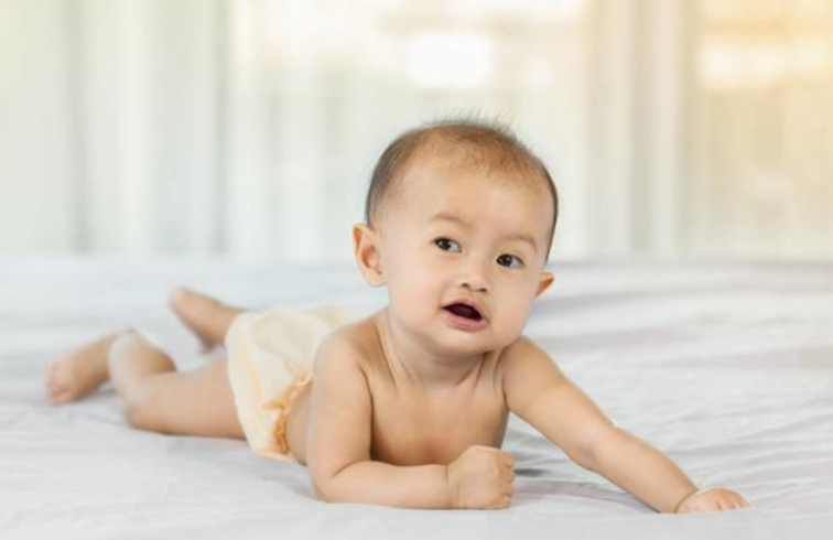 糖果的妈妈|远房亲戚来看孩子,宝宝见到对方却大哭不止,这种情况家长别害怕