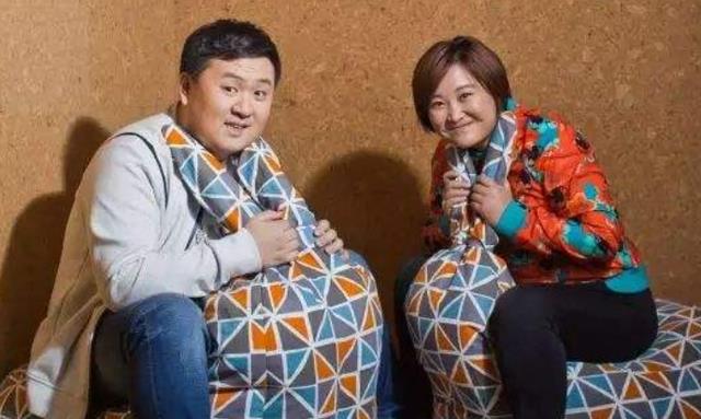 贾玲|贾玲结婚了吗？被曝隐婚多年，绯闻男友成她背后的男人