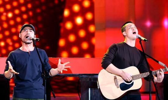 旭日阳刚|曾是家喻户晓的明星，如今商演几十块，旭日阳刚是如何自毁前程的