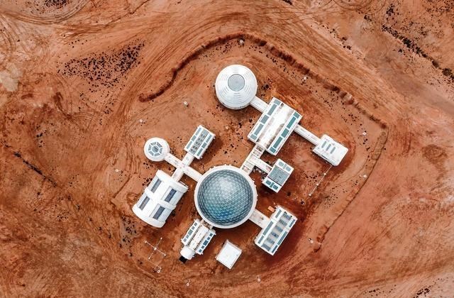 火星生活 美国计划2050年将100万人移居火星生活，真的可靠吗？