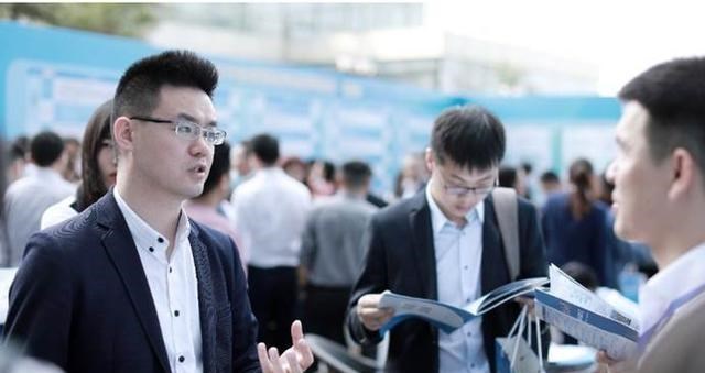 国企|多家国企有了新动向,计划招聘“3万名正式工”,应往届生都能报