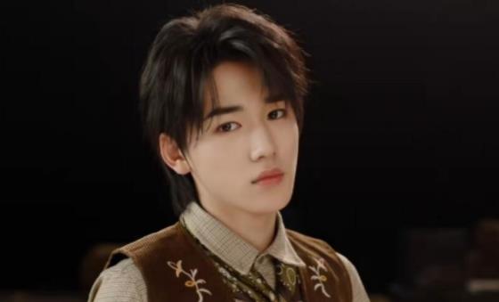 宋亚轩|宋亚轩为自己庆生17岁,王牌家族的态度令人心寒,难怪没存在感