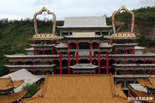 寺庙|东北令人惋惜的寺庙，地理位置优越，建设宏伟却是烂尾建筑