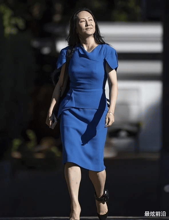 最炫前沿|孟晚舟的气场太强大！一身穿搭造型吸睛又优雅，不愧为豪门千金