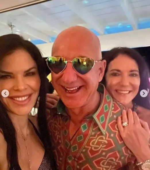 小三|贝索斯春风得意,跟小三女友秀恩爱:高调得不能再高调