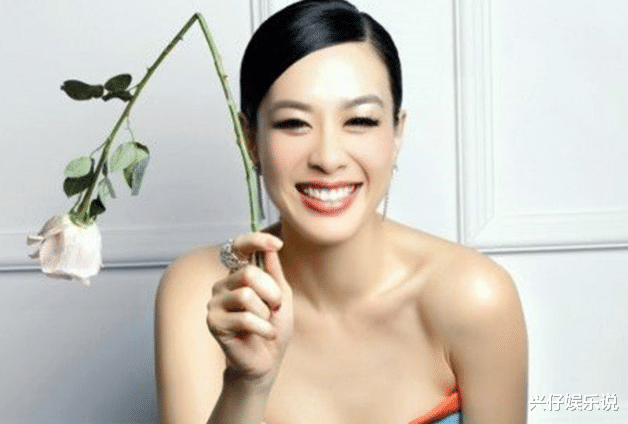 钟丽缇|美丽的人鱼公主钟丽缇，嫁给小12岁男星，如今生活及其幸福