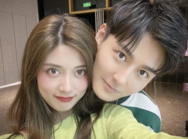 马子佳|马子佳孔汝淳线下有多甜？小孔不惧霸总变女王，嚷嚷要马董修男德