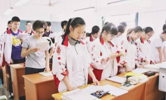 一更育儿|班主任坦言“语文好”的学生，基本都有四个特征，学渣装不来