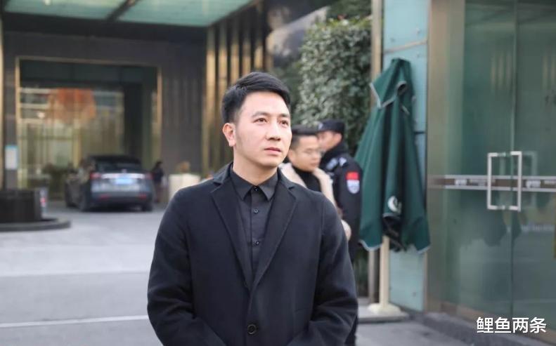鲤鱼两条|林生斌，引发关于“凤凰男”的讨论，网友：洗头的配不上这词