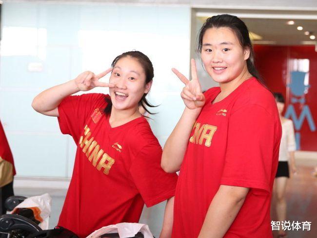中国女篮|中国女篮260斤“魔王”横空出世！狂砍45分9篮板，奥运会四强稳了