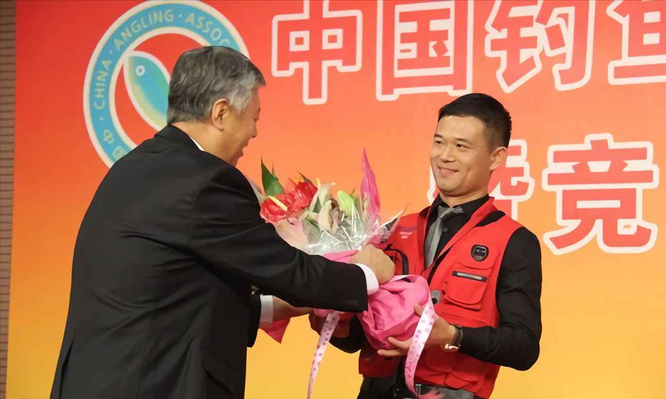 池塘|他辞掉20万高薪专门去钓鱼，如今靠钓鱼年赚1.6亿，怎么做到的？