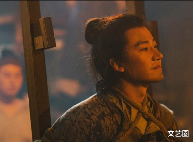 黄轩|《风起洛阳》黄轩为求真实寒冬潜入污水潭多次，拍至眼睛红肿很敬业