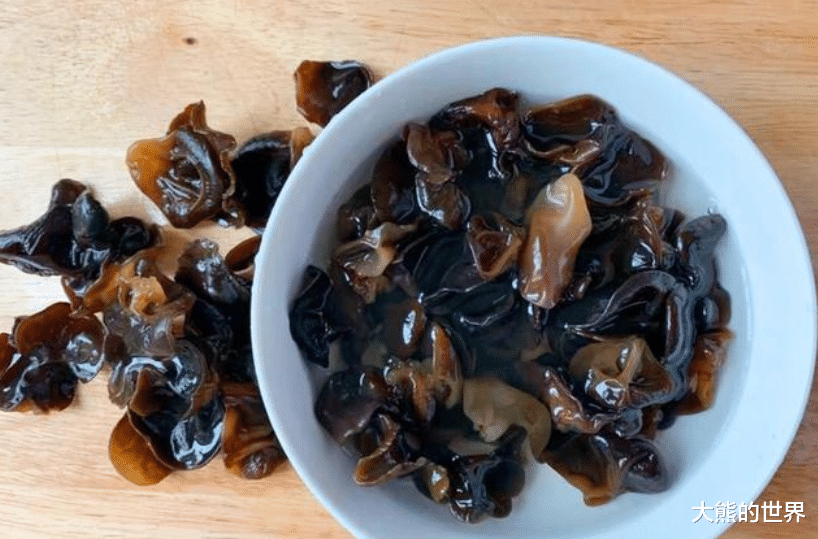 饭店泡木耳的技巧，牢记3点，5分钟就泡开，又大又干净，非常实用