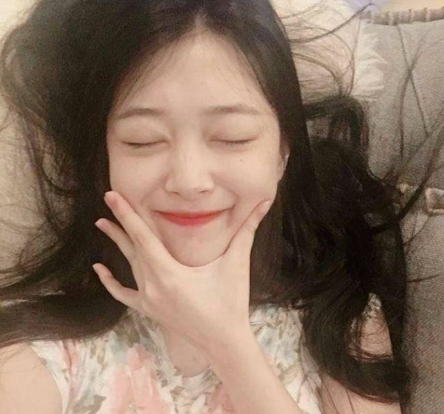 章泽天|“蜜桃少女”崔雪莉：因“尺度片”和恋情遭群嘲，仅25岁走上绝路