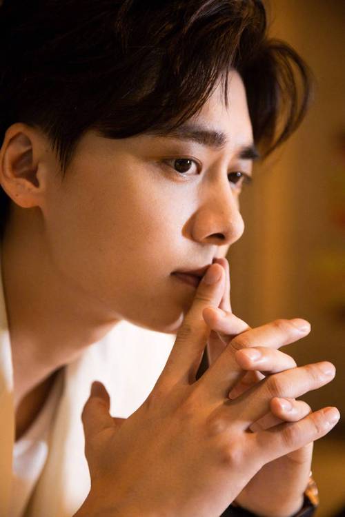 Ala的陪伴|李易峰怎么可以这么帅呢，穿搭也很好看，真是人间宝藏啊