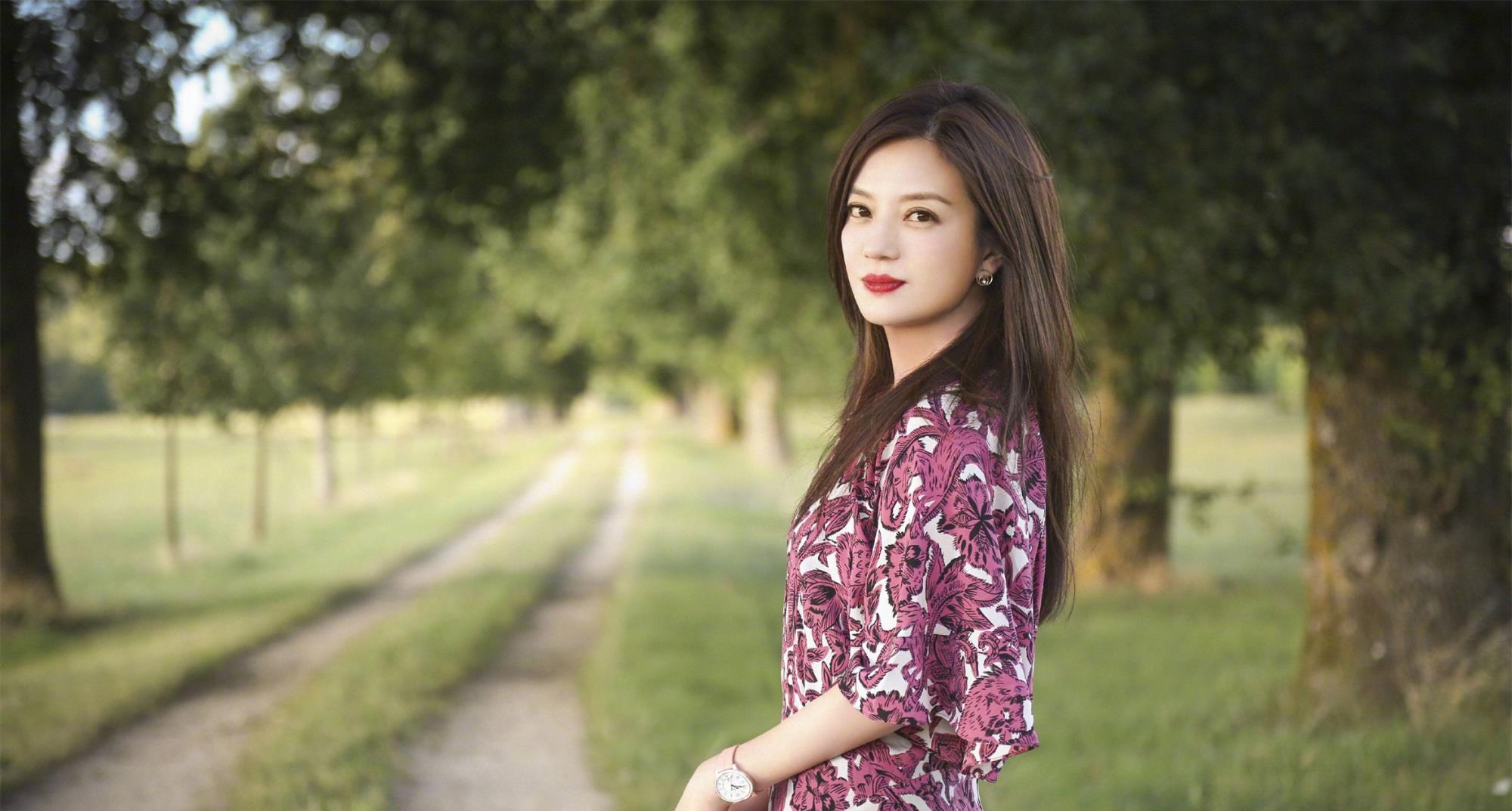 赵薇|赵薇新戏即将开播！搭档秦昊演夫妻！11岁女儿颜值被盛赞