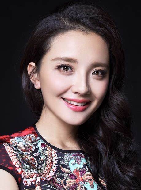 |孙茜晒居家日常，热情分享种菜技巧，阳台地板引关注