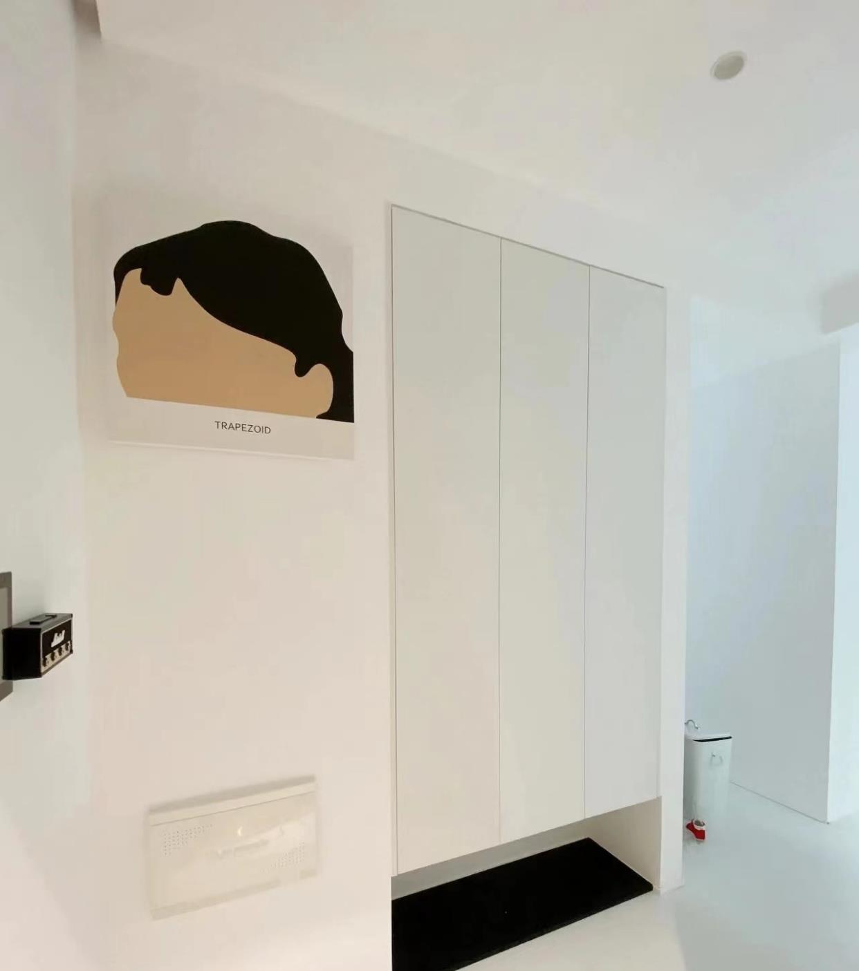 坚持全屋“黑白配”的小夫妻，把家装修的极简纯粹，装出大宅范