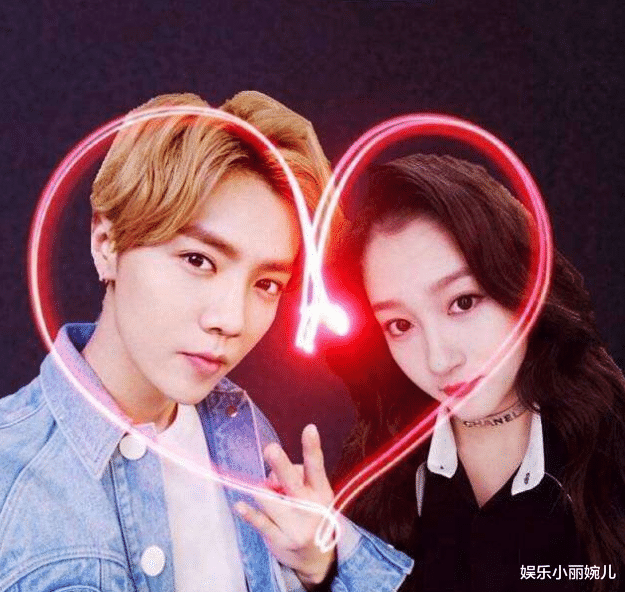 关晓彤|关晓彤深夜逛夜市吃路边摊，盘腿坐在路边吃相毫无偶像包袱