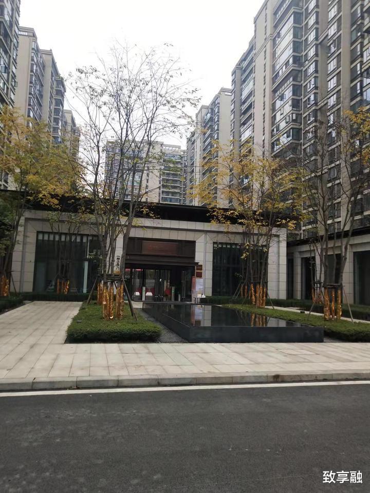 湖南|【成都青羊区】外光华精装套三准新房6.1折168万起拍，捡漏空间超100万