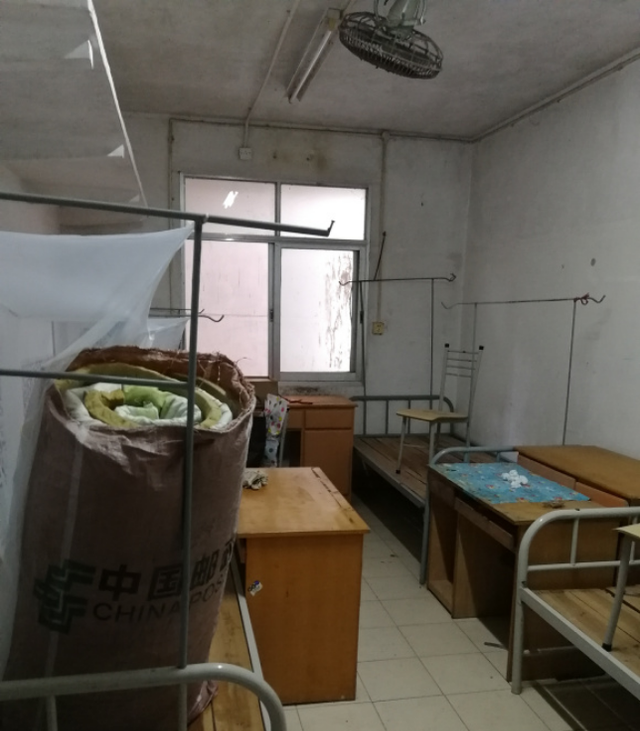 高校|985高校宿舍被“嫌弃”，环境与实力不符，新生看后想回去复读