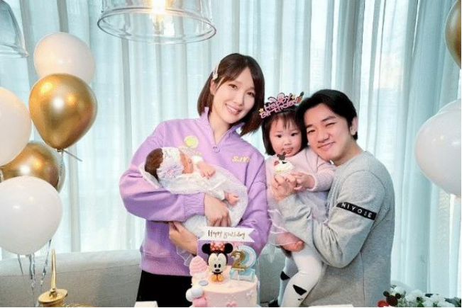 王祖蓝|王祖蓝俩女儿庆生，两女儿各有特色，你更pick谁？