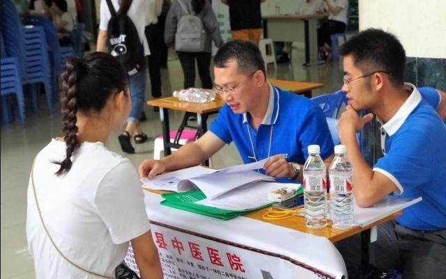 穿衣搭配|中铁集团招聘开始了，这4类学生优先考虑，实习工资也很可观！