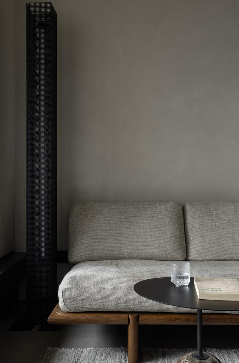 越来越多人装修不用乳胶漆了，看她家简约干净，还特显品味