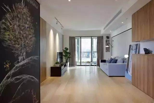 |老婆喜欢简单装修，家里全屋只刷白墙入住，没想到效果真好