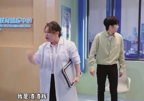 手机游戏|LOL端游和手游反差巨大的四个英雄，卡莎在手游里是AD一姐