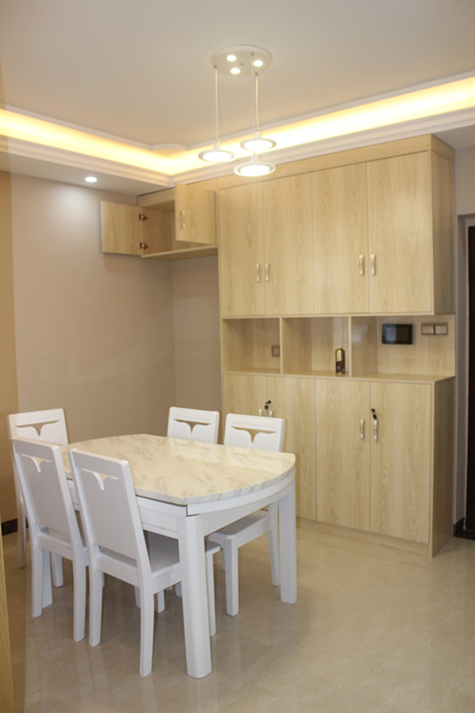 客厅砌了半堵墙，亲戚说我脑子进水，完工后他被打脸