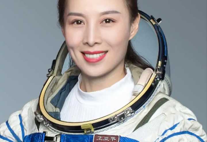 翟志刚二次出舱,王亚平首次“太空行走”,为实验舱到来做准备