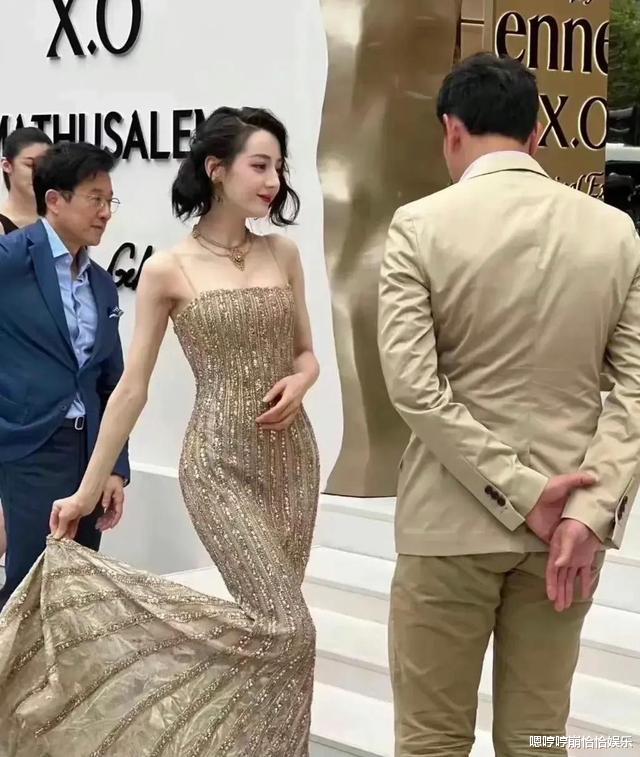 吴京|女明星太拼了！吴京都冷得不停转圈了，温碧霞穿长裙却还淡定自若