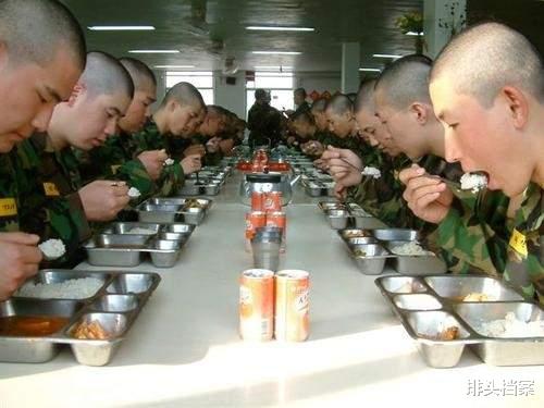 韓國軍隊再曝貪污成風，士兵靠腐爛菜葉果腹，平日用電子遊戲訓練-圖3
