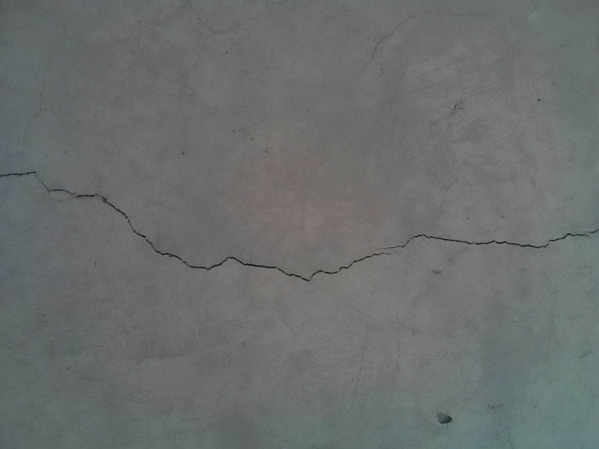 粉墙抹灰中掺了“砂浆王”就是在“毁墙、毁瓷砖”,这是真的吗?