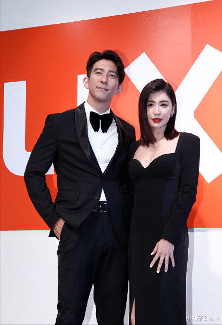 贾静雯|修杰楷贾静雯穿情侣装合体，黑色高开叉秀美腿，看不出相差九岁