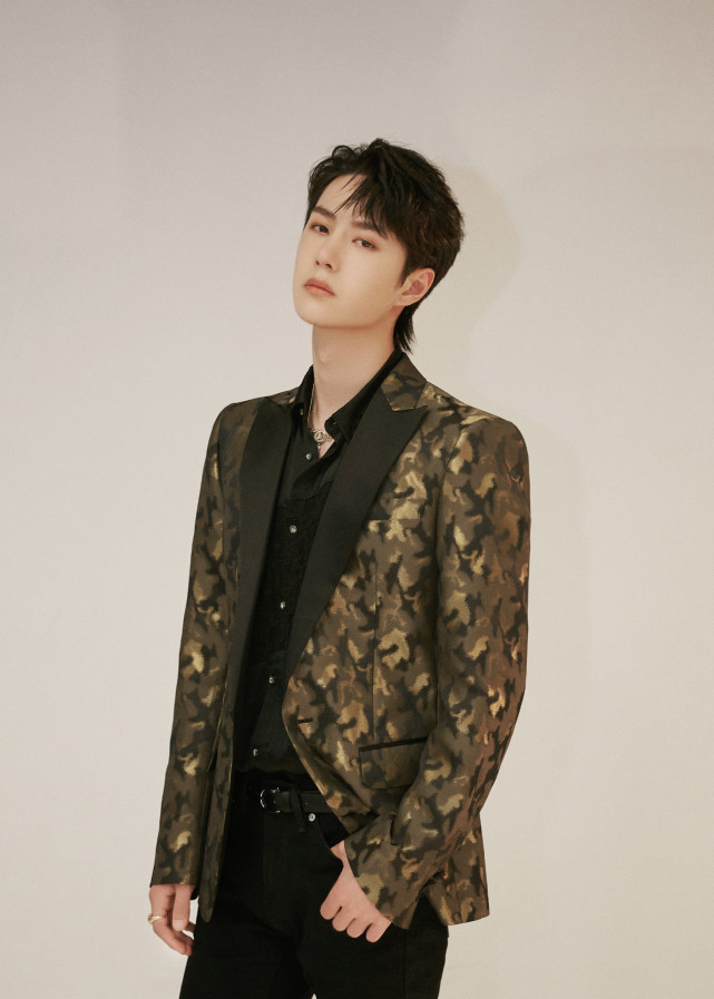 王一博|王一博被曝0酬劳签下新代言,看清合约条款,网友:和销售无样