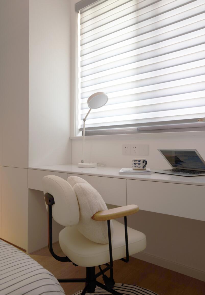 往往最实用的家,都不需要过多的改造,像她家,简单又耐看