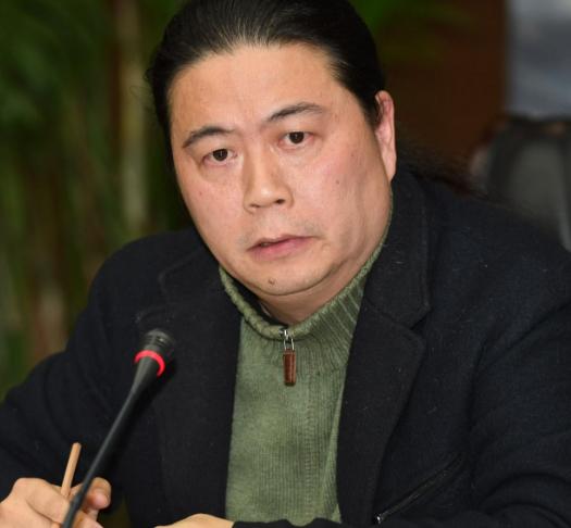 肖战|被公关了?汪海林贬低肖战,却为蔡徐坤鸣不平:粉丝没什么攻击性