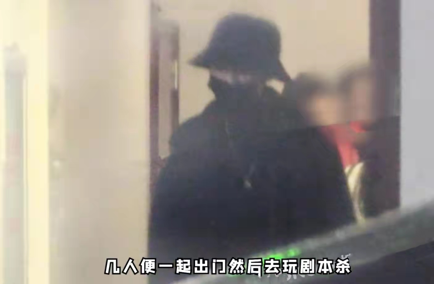 张逸杰|张逸杰戴燕妮深夜同回小区，疑似恋情曝光，男方比女方小6岁