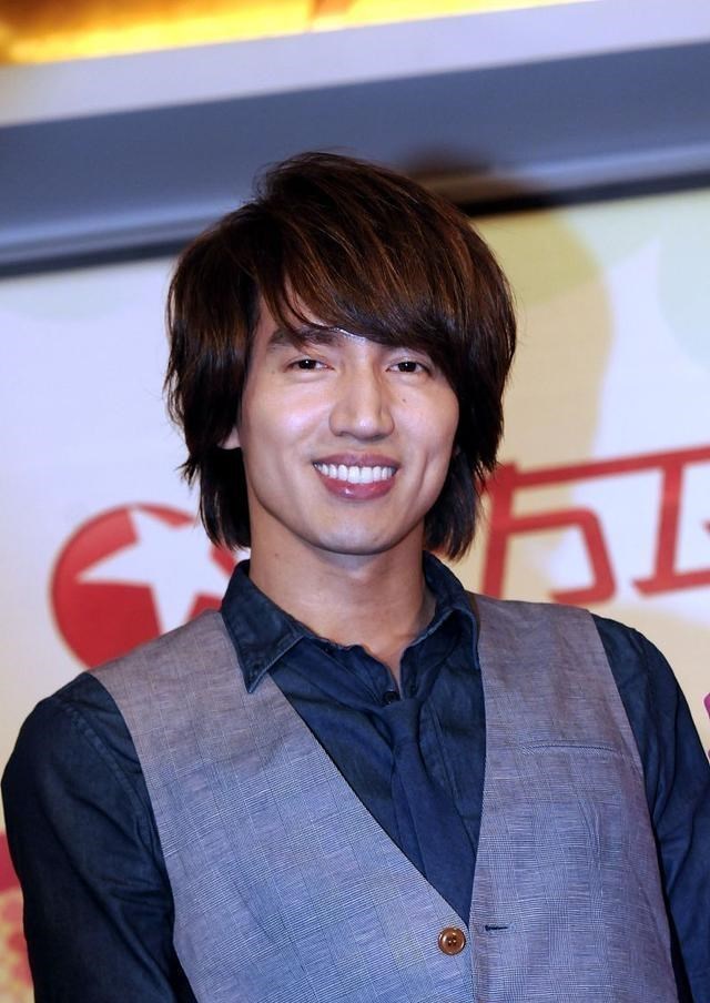 甘比|他，昔日亚洲天王，教张学友演戏，44岁被嘲过气、炒冷饭？