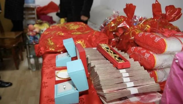 萱爸育儿经|“要彩礼的一律免谈！”00后霸气宣言引争议：理性结婚是好事吗？